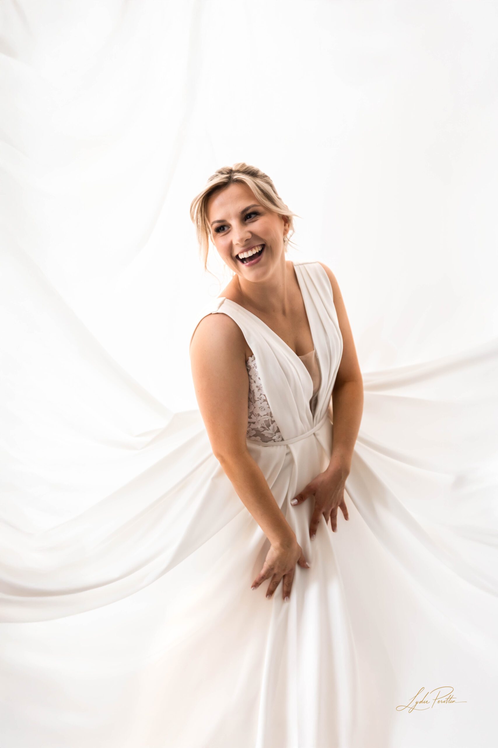 photographe mariage reportage photo couple séance engagement photo cérémonie laïque préparation des mariés photo émotion mariage photo couple naturelle souvenir authentique mariage instant volé mariage lumière douce photographe photo mariage fine art photo mariage lifestyle ambiance lumineuse couleurs pastel naturelles univers romantique atmosphère poétique émotions vraies élégance intemporelle détails raffinés amour sincère photo mariage artistique regard complice couple couverture complète journée séance couple après mariage photo mariage civil reportage réception photo décor mariage souvenir des invités galerie en ligne mariage album photo haut de gamme tirages d’art mariage accompagnement personnalisé photographe mariage Annecy mariage Haute-Savoie photographe Rhône-Alpes mariage Savoie photographe Lyon mariage Grenoble photographe Genève mariage Lac Léman photographe Aix-les-Bains mariage dans les Alpes photographe Chambéry mariage Chamonix photographe Haute-Savoie bord de lac mariage dans le Jura photographe Drôme mariage Provence photographe Côte d’Azur mariage Sud de la France photographe mariage Italie mariage Toscane photographe Côte Amalfitaine mariage en Grèce photographe Santorin mariage au Portugal photographe Espagne mariage à Majorque photographe destination Europe mariage en Suisse photographe bord de mer mariage en montagne photographe destination wedding mariage à l’étranger romantique photographe voyage mariage elopement Europe mariage intime à deux amour authentique complicité naturelle éclats de rire mariage tendresse capturée regard amoureux émotions sincères instant magique souvenir impérissable mariage lumineux beauté naturelle reportage d’une journée d’amour photo mariage pleine d’émotion souvenir vrai et intemporel histoire d’amour en images récit photographique mariage photographie narrative souvenir de vie capturé instant suspendu mémoire visuelle du mariage moment unique immortalisé